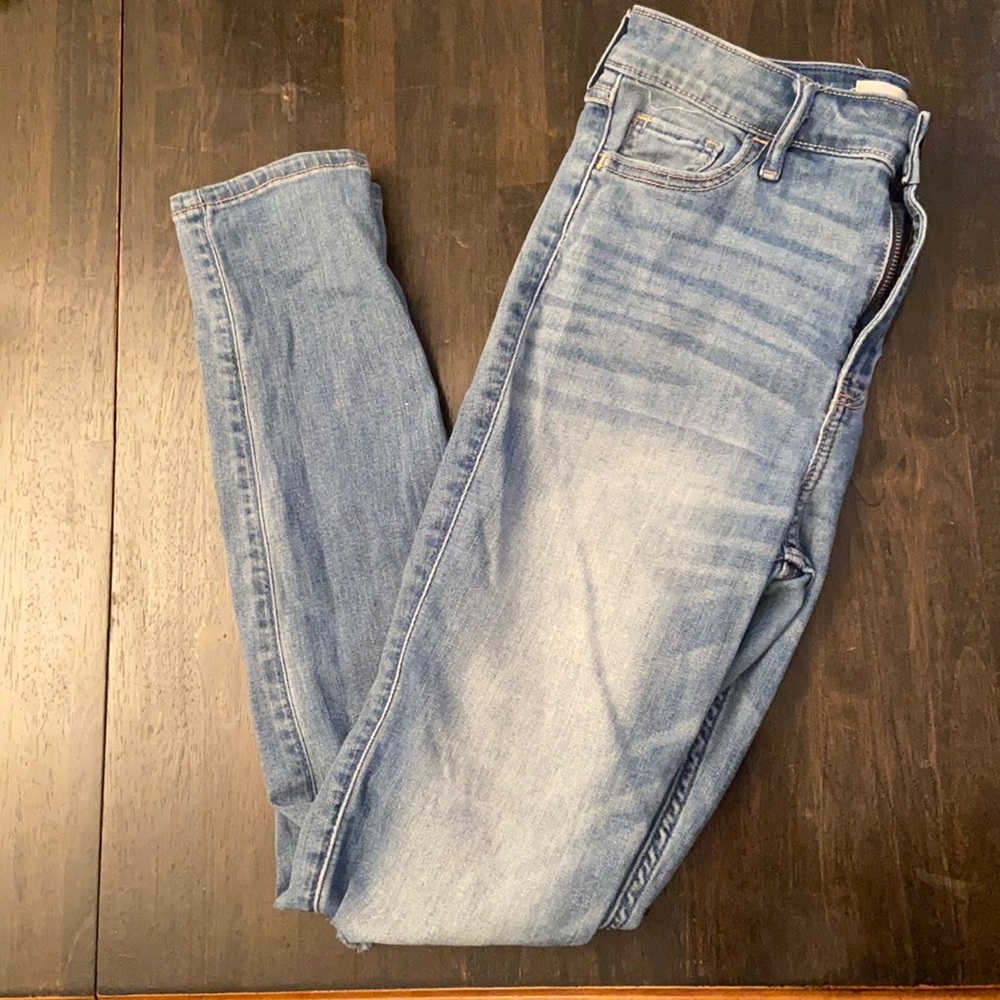 Hollister ripped high rise skinny jeans 29 / 9R